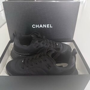 CHANEL Black Women's Low-Top CC Logo Sneakers
